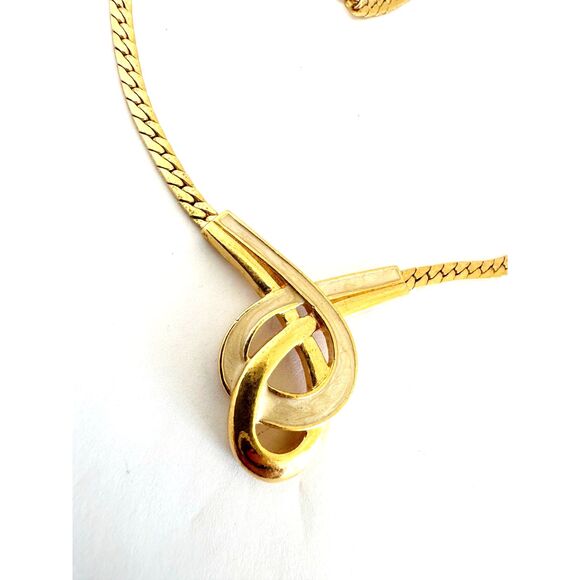 Vintage Avon Gold Tone Herringbone Chain Cream Enamel Pendant - Picture 3 of 7
